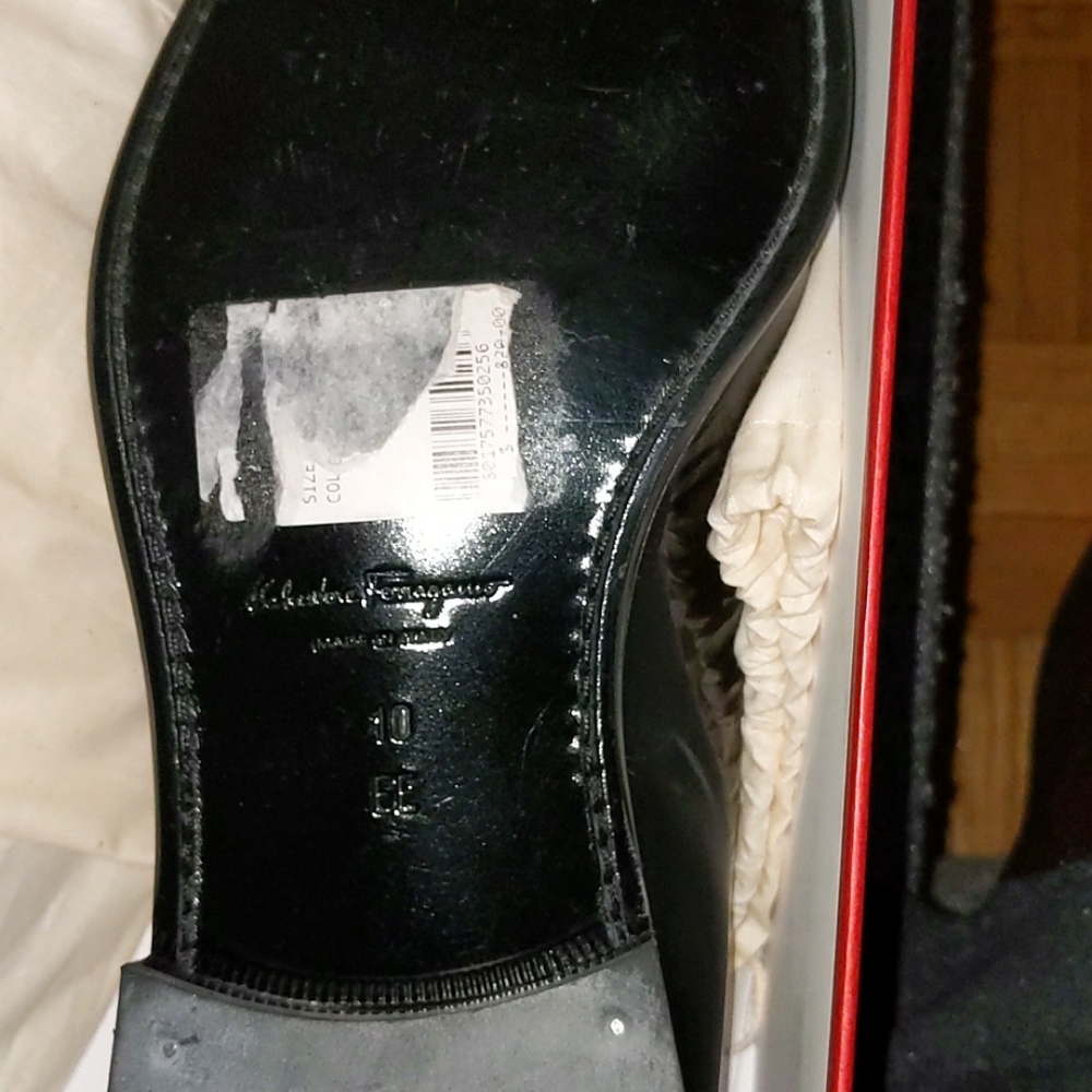 Black paten Ferragamo Men's mocassins - Picture 8 of 9